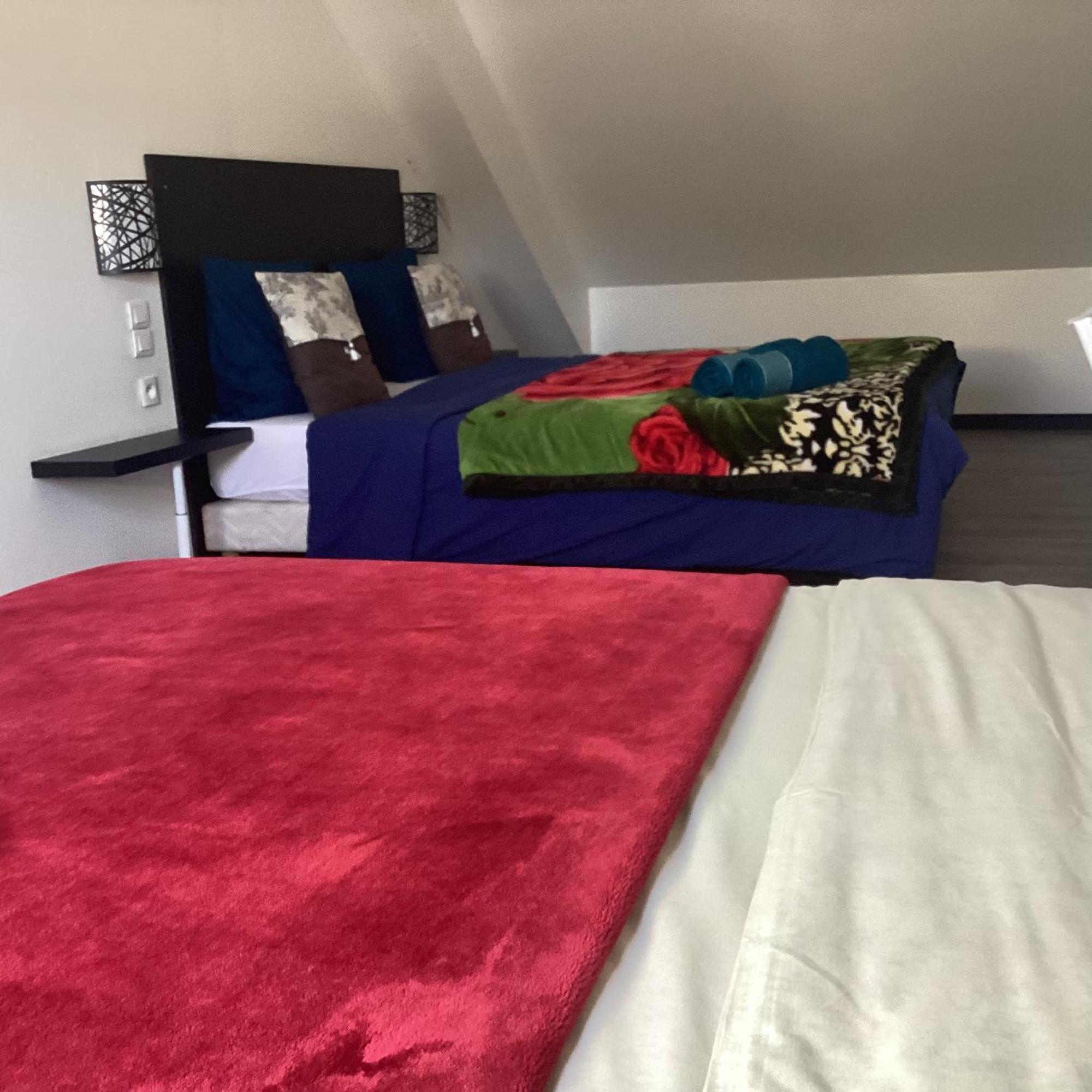 Les Agapanthes Du 27 -Eme Apartment เลอ ตอมปง ภายนอก รูปภาพ